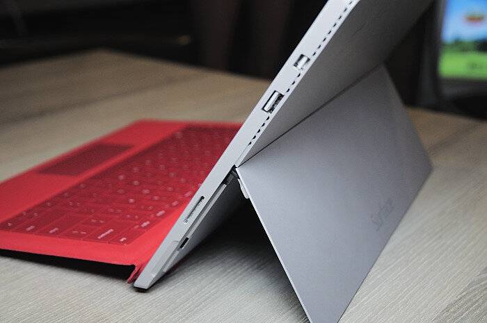 Surface_Pro_3_kickstand